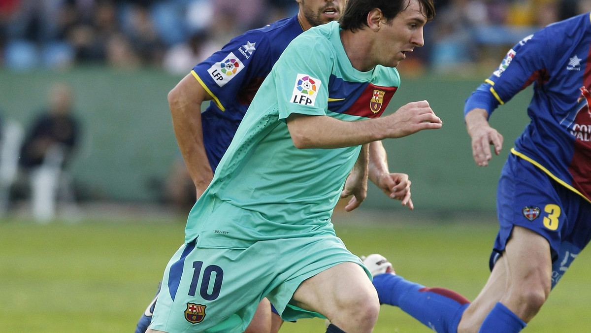 Barcelona po remisie z Levante przypieczętowała trzeci z rzędu mistrzowski tytuł pod wodzą Pepa Guardioli. Hiszpańska prasa podkreśla, że tytuł najlepszej drużyny Primera Division trafił do drużyny, która grała w tym sezonie najładniejszą piłkę.