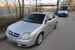 Taxi na łysych oponach i bez przeglądu - zakaz dalszej jazdy i wysoka kara po kontroli ITD