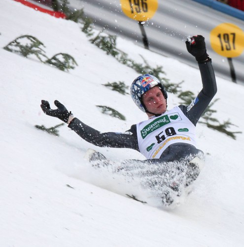 Koszmarny upadek Thomasa Morgensterna. Uderzył głową o zeskok