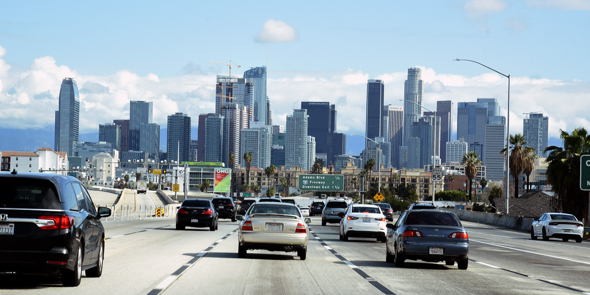 Kalifornia zabroni sprzedaży nowych aut spalinowych od 2035 r. 