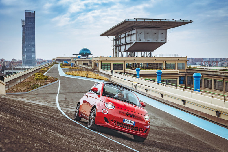 Nowy Fiat 500 Cabrio Red w Lingotto (2022)