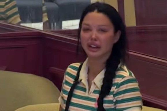 "PORODICA ME SE ODREKLA ZBOG TEBE, SRAMOTA ME JE" Maja i Asmin u žestokom sukobu, ona zajecala iz sveg glasa: Obezbeđenje ih opkolilo