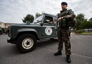 Francuska, vojska, polcija, EPA - IAN LANGSDON