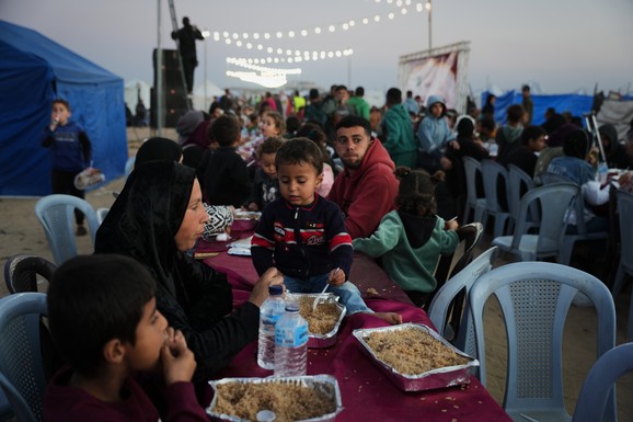 "OD PREKIDA VATRE UBIJENO JE 800 PALESTINACA" Situacija u Gazi i dalje kritična: Pregovori sa Hamasom o demilitarizaciji se nastavljaju