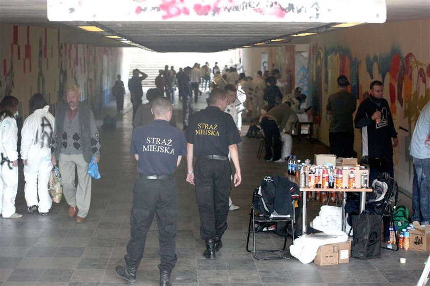 Gdańsk. Strażnicy uczą bazgrać po ścianach