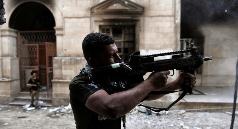 An Iraqi forces member fires towards Islamic State (IS) group jihadists' positions in west Mosul during the ongoing battle to retake the city from the group