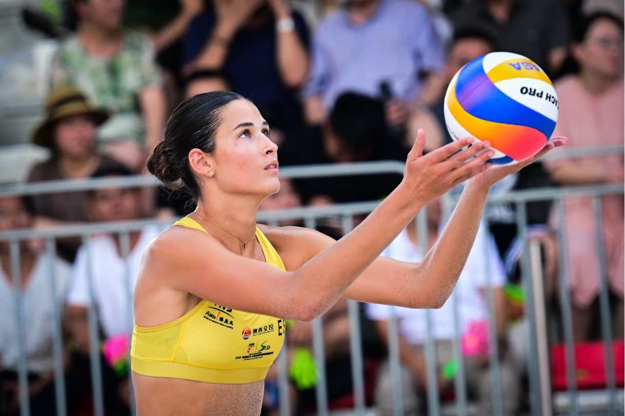 La Federación de voleibol premia a campeona europea Izuzquiza y a Irache (17)