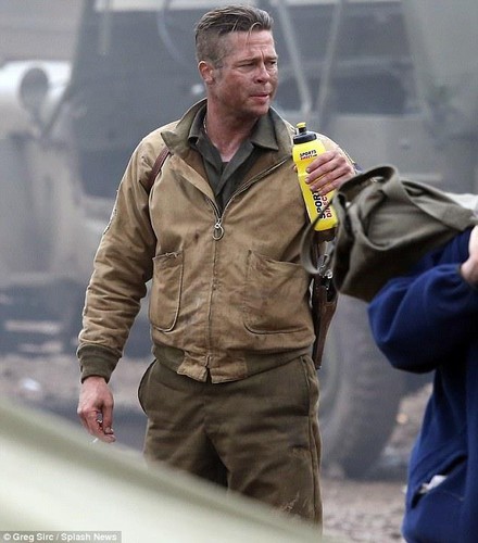 Brad Pitt na planie filmu 'Fury'