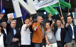 "Precz z PiSlamem" na marszu KOD. Kijowski: To nadużywanie słowa "islam"