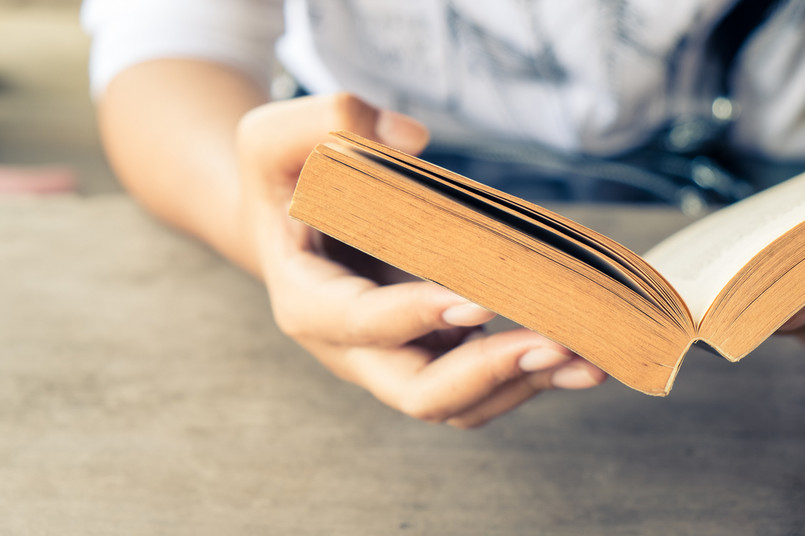 Biblioteka Narodowa: 37 proc. Polaków w ciągu ostatniego roku przeczytało choć jedną książkę [WIDEO]