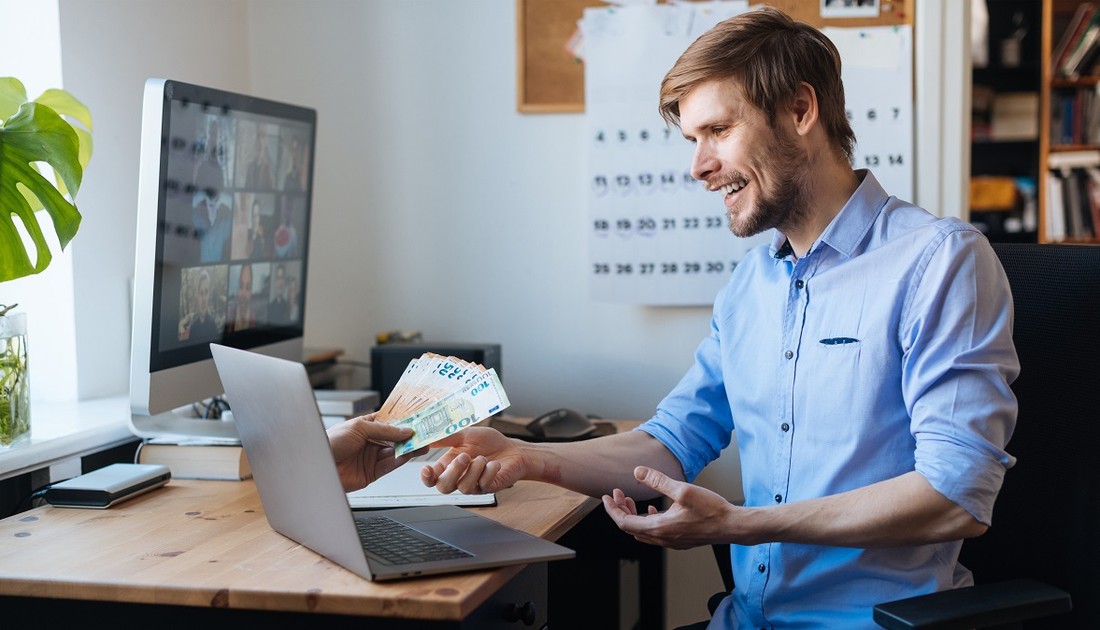 Jak sprawdzić status zwrotu podatku z PIT. Instrukcja krok po kroku [PORADNIK]