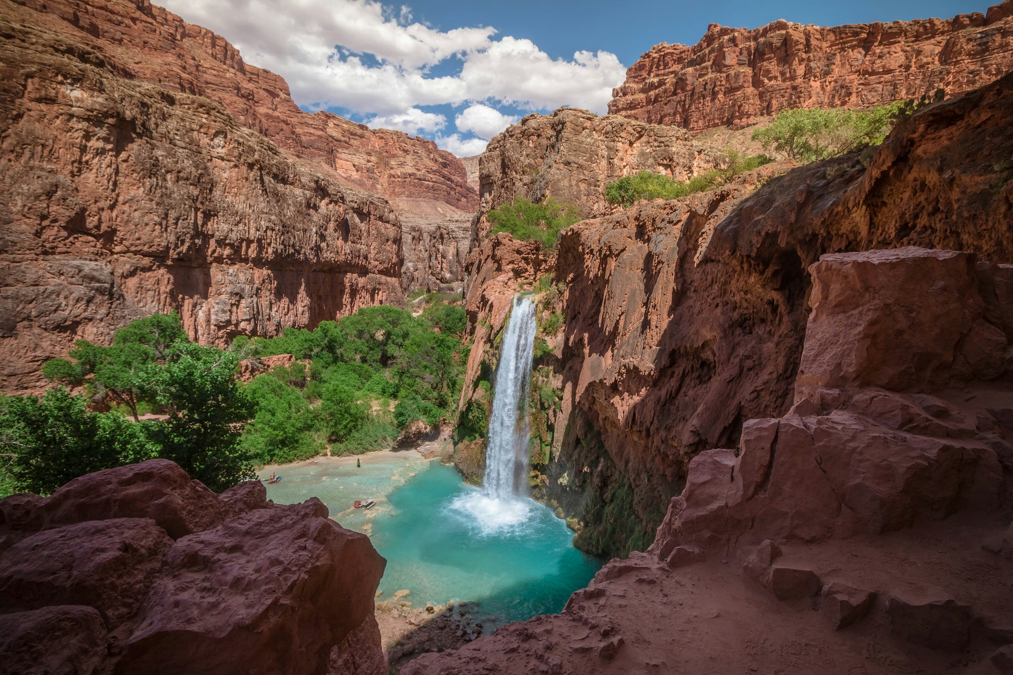 Ikonický vodopád Havasu Falls ukrytý v odľahlom kaňone Arizony (USA).