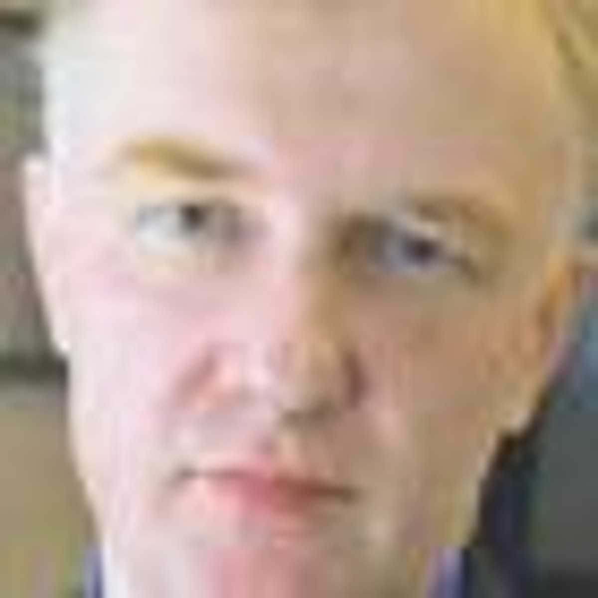 Maciej Dercz, doktor nauk prawnych. W latach l998-1999 był doradcą ministra zdrowia oraz przewodniczącym zespołu ds. prywatyzacji publicznej służby zdrowia w MZ. Ekspert Instytutu Spraw Publicznych