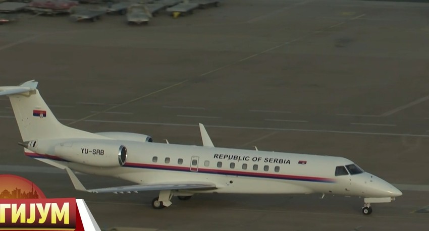 Avion koji prevozi telo Ratka Mladića