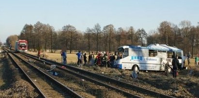 Wjechał autobusem pod pociąg. Został skazany!