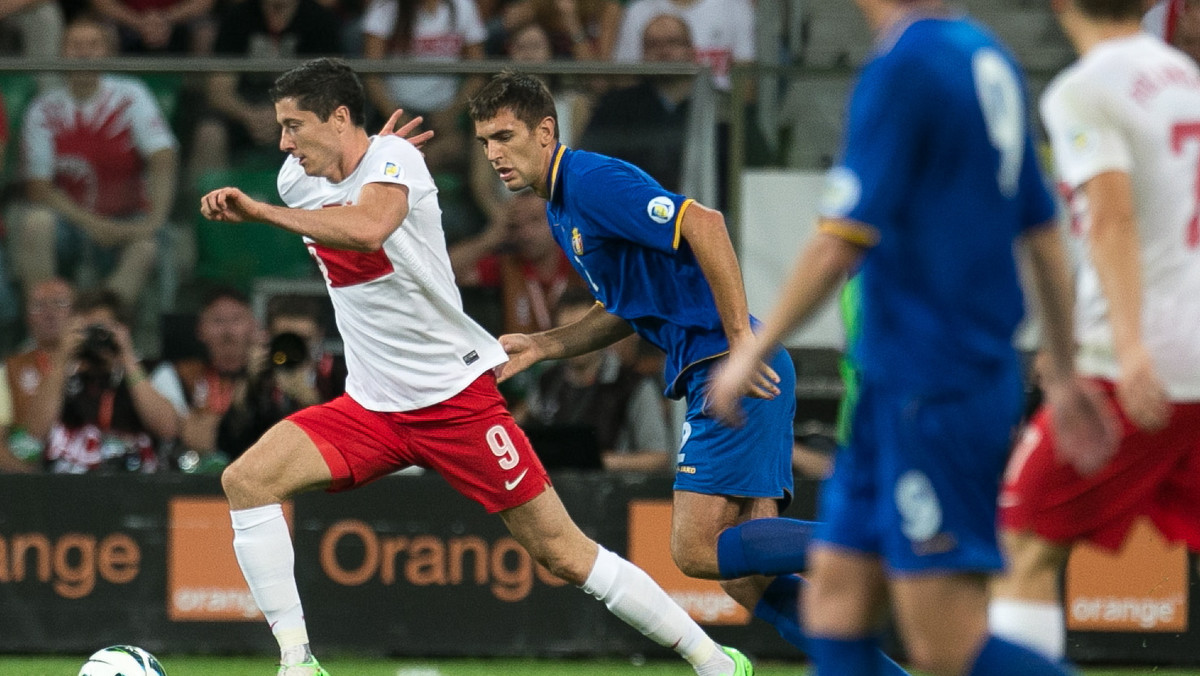 Reprezentacja Polski prowadzi z Mołdawią 1:0 po pierwszej połowie meczu eliminacji piłkarskich mistrzostw świata. Jedynego gola dla Biało-Czerwonych zdobył Jakub Błaszczykowski, który podobnie jak kilka dni wcześniej w Czarnogórze wykorzystał rzut karny.