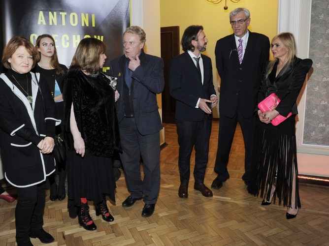 Maria Winiarska, Krystyna Demska, Daniel Olbrychski, Tomasz Ziółkowsk, Wiktor Zborowski i Monika Olejnik