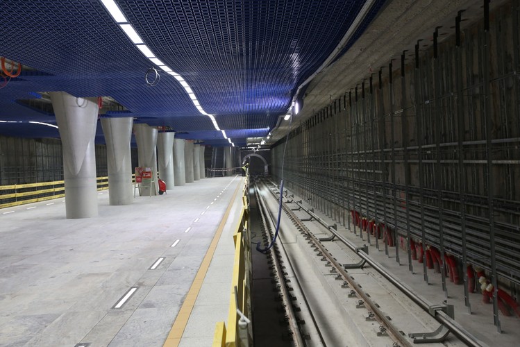 II linia metra, stacja Dworzec Wileński, peron. <br><br>Fot. (mr) PAP/Rafał Guz