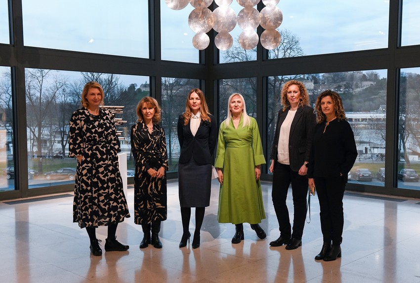  Marijana Kolarić, direktorka Muzeja savremene umetnosti i kustoski tim izložbe