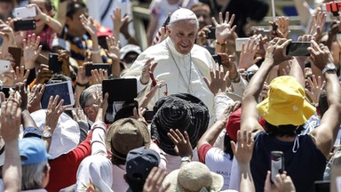 Nowy samochód papieża Franciszka. Realizacja szczytnego celu Watykanu