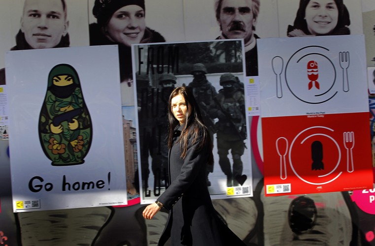 Wystawa prac ukraińskich studentów, niedaleko Majdanu Niepodległości w Kijowie