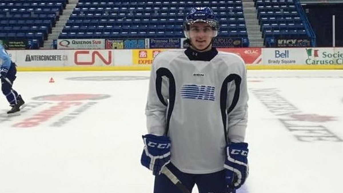 Alan Łyszczarczyk pierwszy raz w sezonie Ontario Hockey League zapunktował w drugim meczu z rzędu. Największy polski hokejowy talent zanotował dwie asysty w meczu Sudbury Wolves z Windsor Spitfires. Wilki pokonały osłabionych faworytów 3:1.