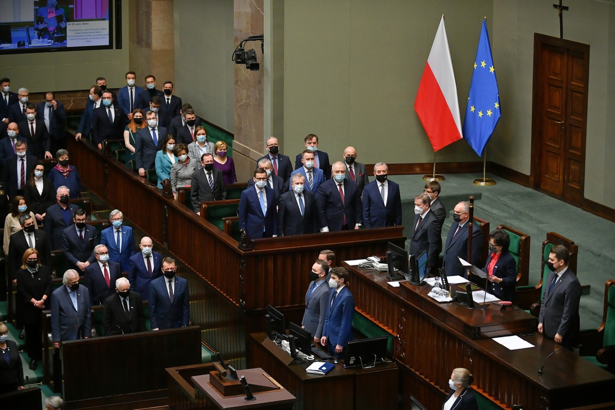 Posłowie na sali Sejmu w Warszawie, 24 lutego br.