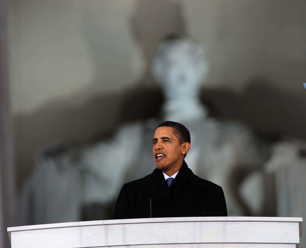 prezydent-elekt Barack Obama przemawia przed Muzeum Lincolna