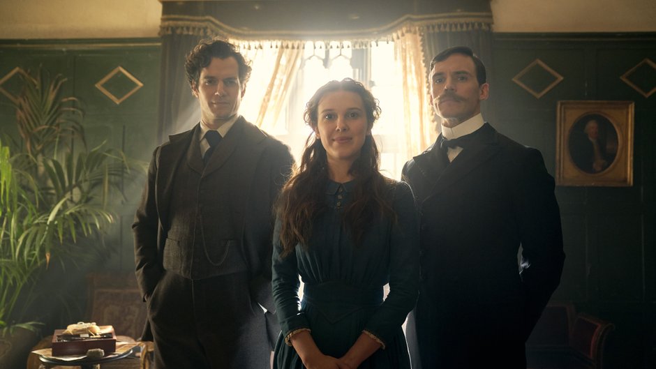 "Enola Holmes" - materiały promocyjne. Od lewej: Henry Cavill, Millie Bobby Brown i Sam Claflin