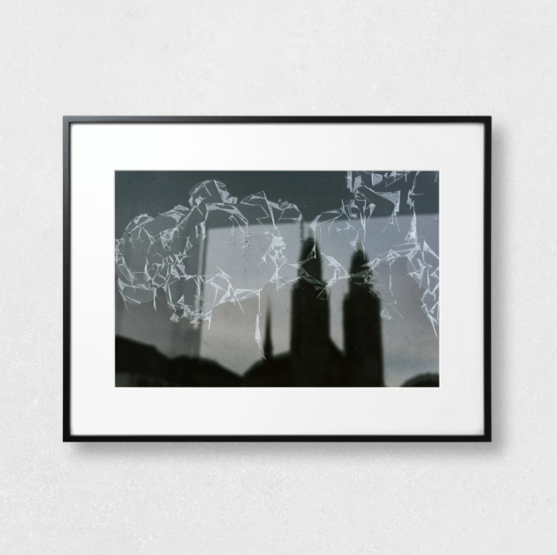 Die Fotografie «Wühre» für 490 Franken ist Malliens Homeoffice-Bild. «Ich bin schon lange im Homeoffice und ich erfreue mich im Rücken ein schönes Bild mit dem Schattenspiel von Wühre zu haben.»