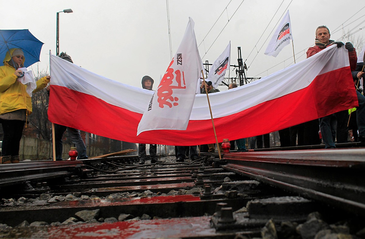 Związkowcy protestują przeciwko zwolnieniom w PKP Cargo (zdjęcie ilustracyjne)