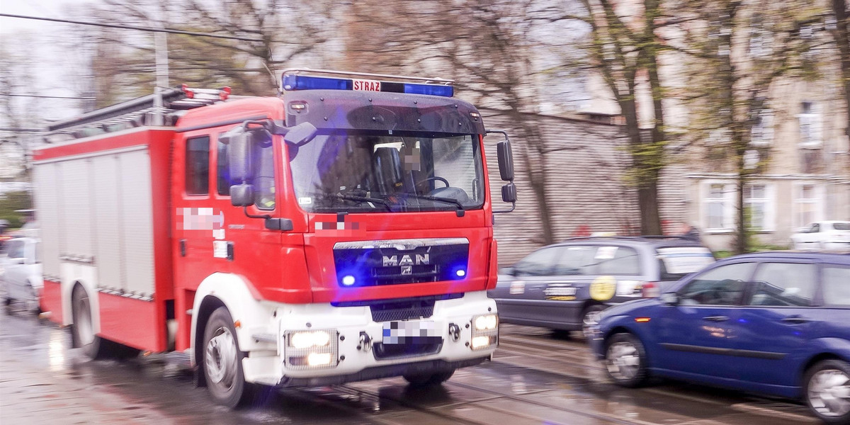 Dramat rozegrał się na przejściu dla pieszych w Katowicach. Wóz strażacki potrącił tam dziecko. 