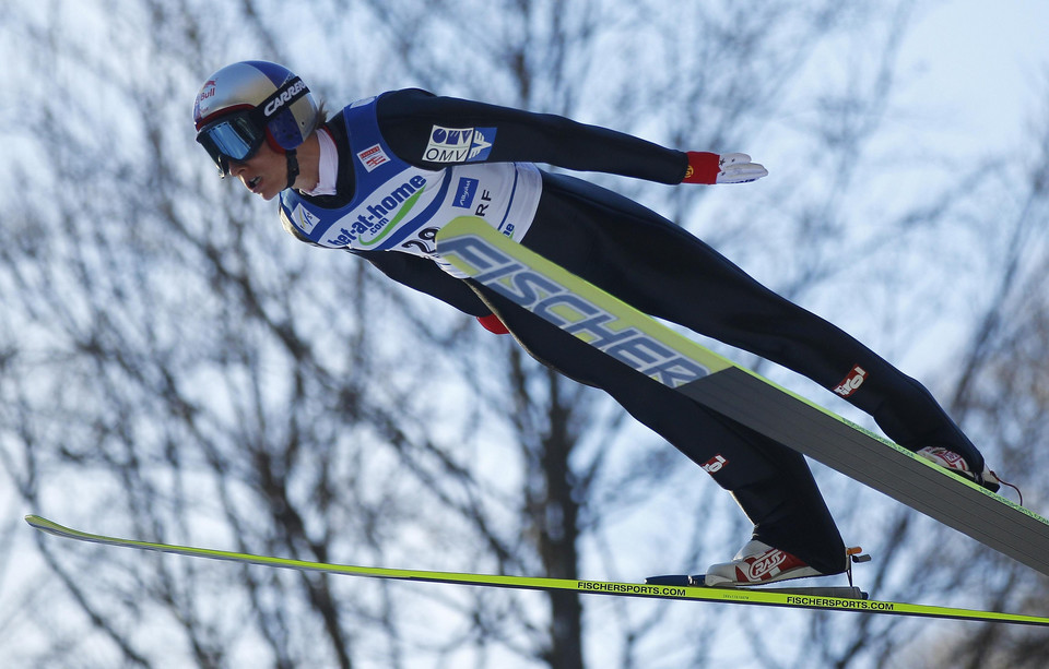 Germany, OBERSTDORF, 2011-02-05T150005Z_01_DOM01_RTRIDSP_3_SKI-JUMPING.jpg