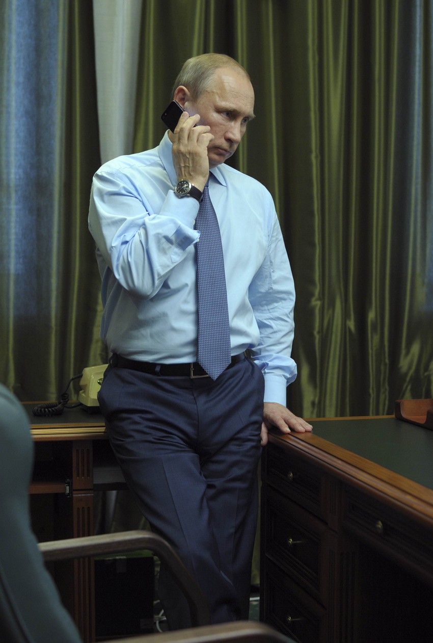 Ruski predsednik telefonom je razgovarao o ukrajinskoj krizi sa nemačkom kancelarkom Angelom Merkel, predsednikom Francuske Fransoa Olandom i predsednikom Ukrajine Petrom Porošenkom