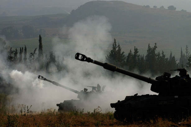 Izraelskie czołgi atakują.