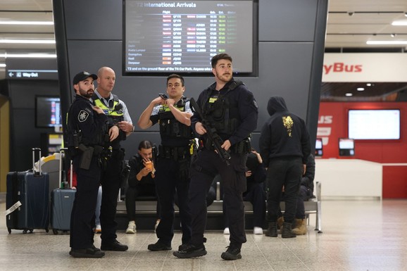 UZBUNA NA AERODROMIMA U AUSTRALIJI! Policija uletela u avione čim su sleteli, TRI OPASNE ŽENE uhapšene po hitnom postupku