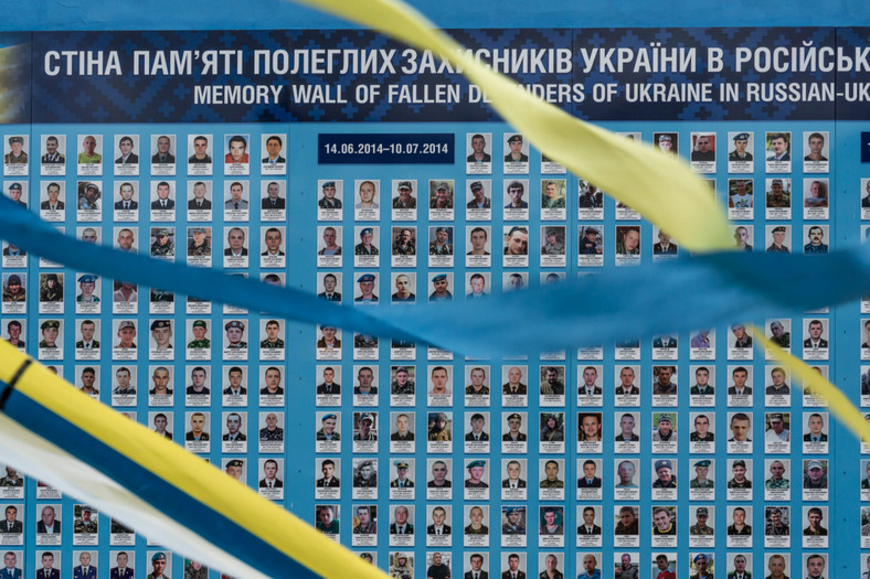 Tablica poległych na froncie w Donbasie