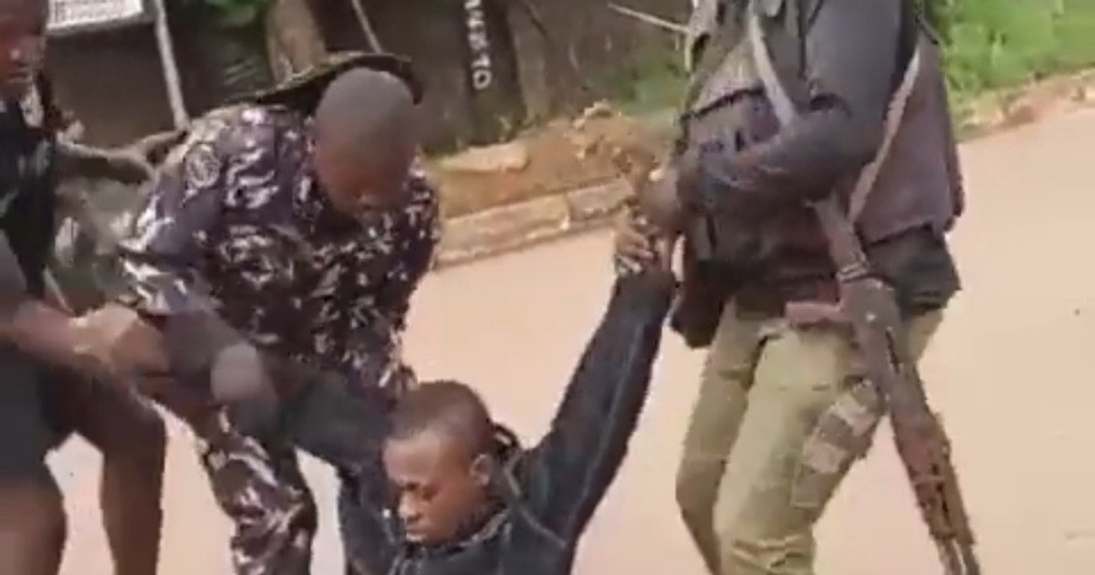 Policemen shoot car driver in front of his fiancée for not giving bribe - Vimarsana News