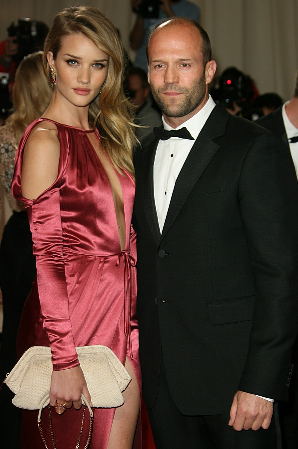 Rosie Huntington Whiteley i Jason Statham na plaży