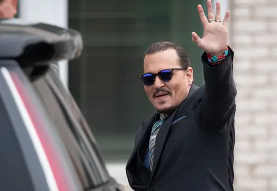 Johnny Depp niespodziewanie zagrał na koncercie przyjaciela. Aktor czeka na wyrok