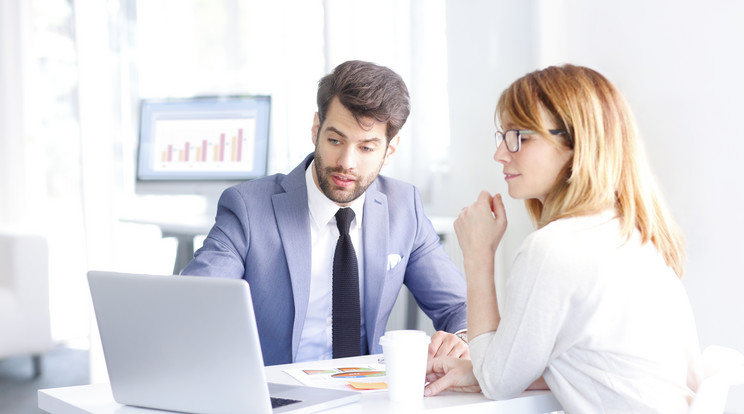 A bank a hitelszerződés 
aláíratása előtt köteles 
gondosan tájékoztatni 
az ügyefeleket / Foto: SHUTTERSTOCK