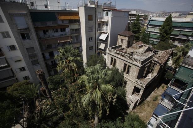Zniszczony pałac przy ulicy Smolenski w Atenach wystawiony przez grecki rząd na sprzedaż na aukcji internetowej