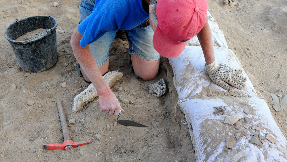 W Krośnie archeolodzy prowadzący prace wykopaliskowe na Starówce odkryli kafle z XVI wieku. Na nich znajduje się herb Pilawa, a to może świadczyć o tym, że przed laty posiadłość należała do rodziny Kamienieckich. Do tej pory myślano, że budynek był wybudowany znacznie później.