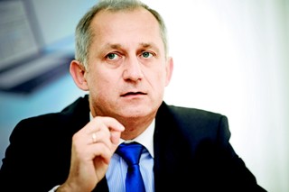 Neumann: Prezydent Duda dewastuje polski porządek prawny