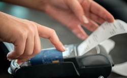 Wielki atak na szarą strefę. Policja sprawdzi, czy sprzedawca wydał paragon