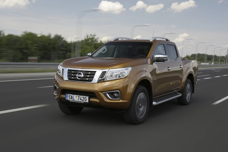 Nissan NP300 Navara: Najnowsza Navara pod względem kom-
fortu jazdy i sposobu prowadzenia
bardziej przypomina SUV-a niż pikapa