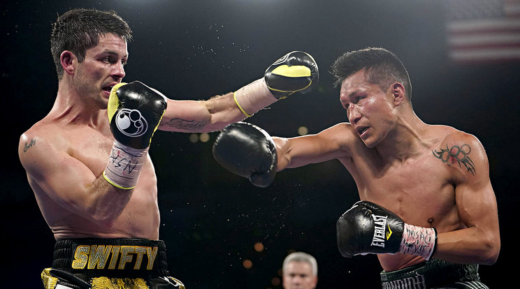 Ijesztő sérülés miatt ért véget a bokszmeccs /Fotó: AFP