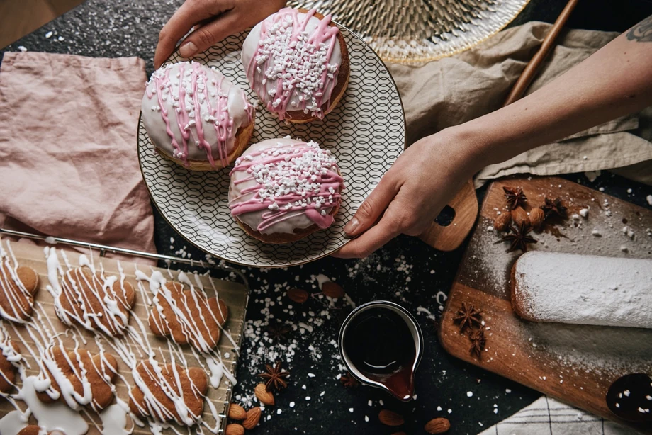 Fondant to półprodukt, z którego cukiernicy wytwarzają swoje lukry, polewy, nadzienia do ciastek i czekoladek