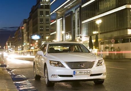 8-bit RGB flat JPEG file, 4531x3153 pixels (15.10x10.51 inches) @ 300.00 pixels/inch, written by Adobe Photoshop CS2