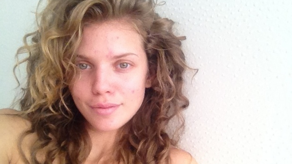 AnnaLynne McCord opublikowała na Twitterze swoje zdjęcie bez makijażu.